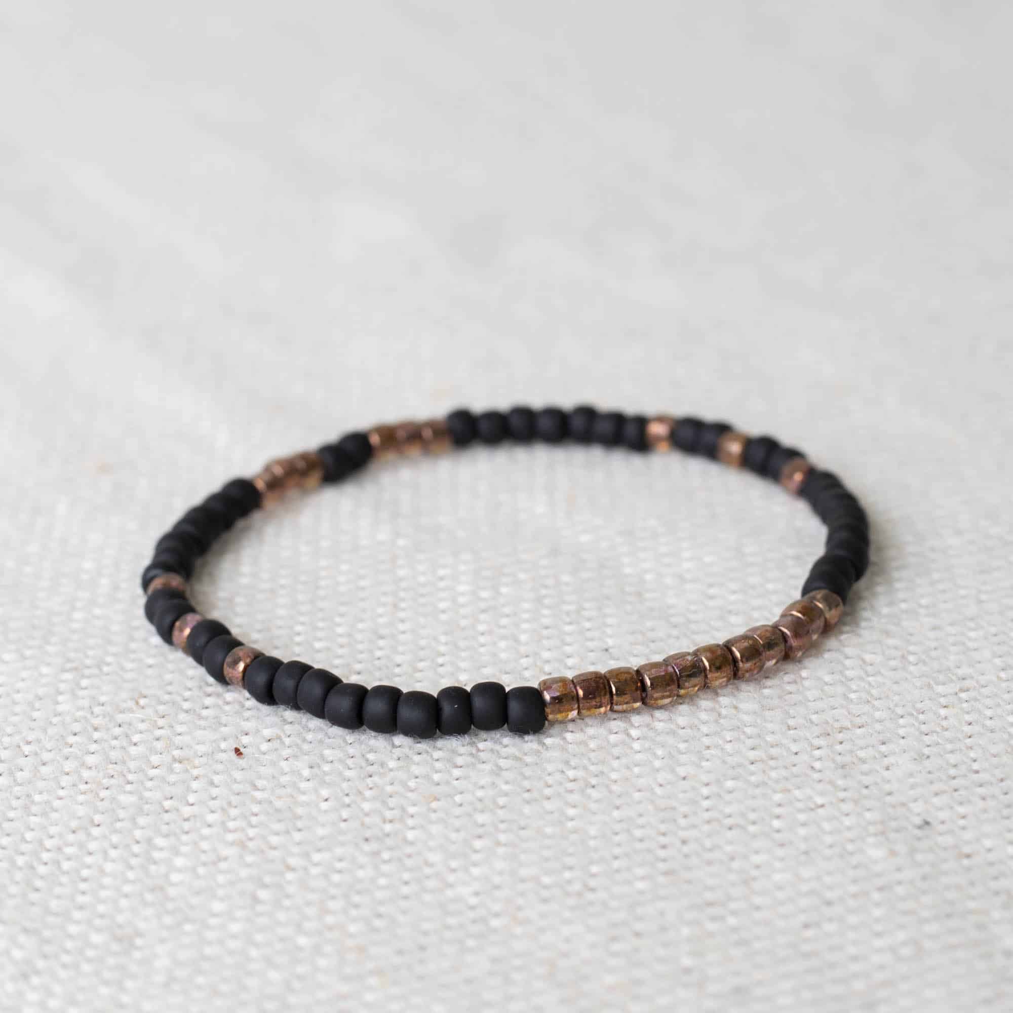 minimalistický náramok z korálok