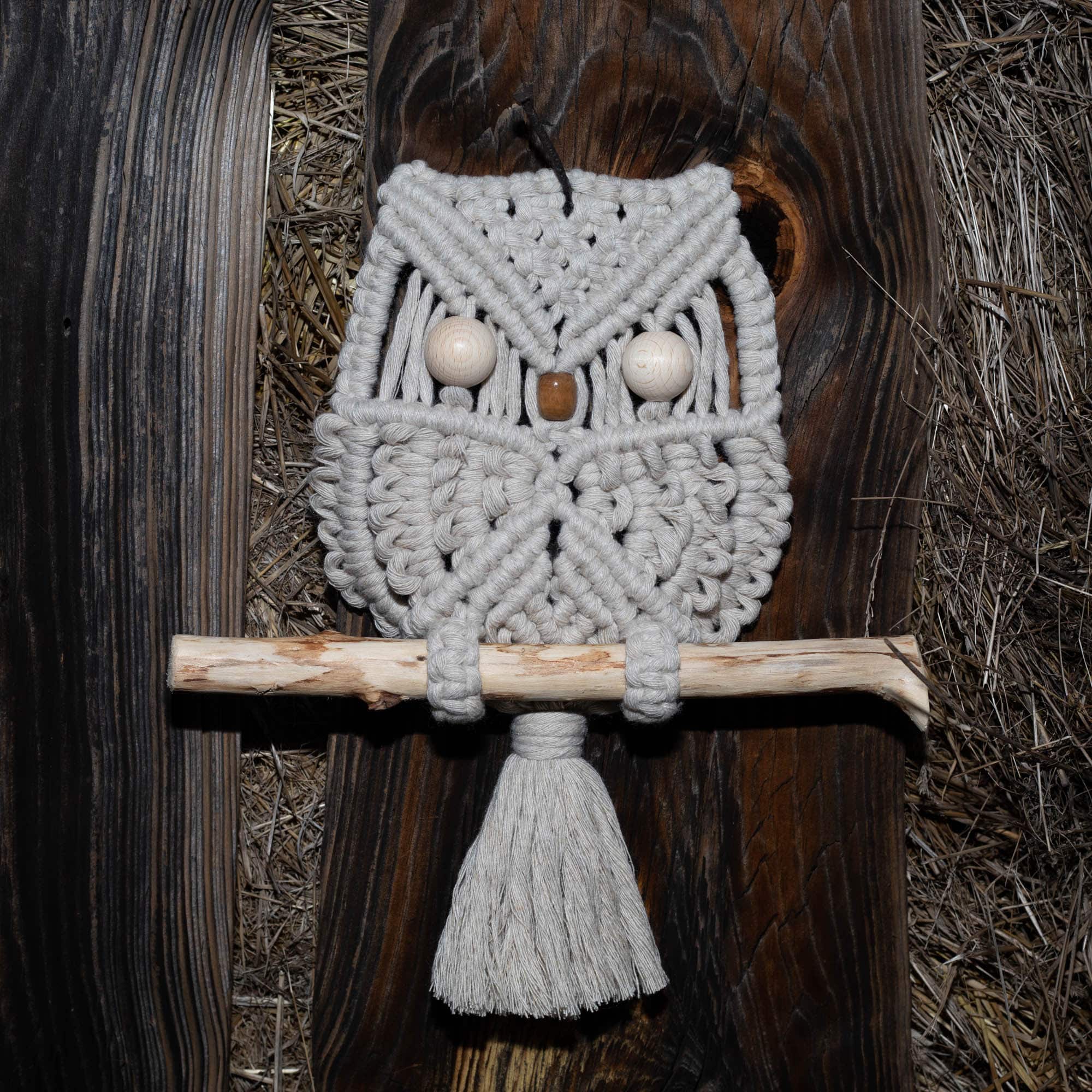 handmade-macrame-zavesna-dekoracia-mayak-suvinka-rezna-01