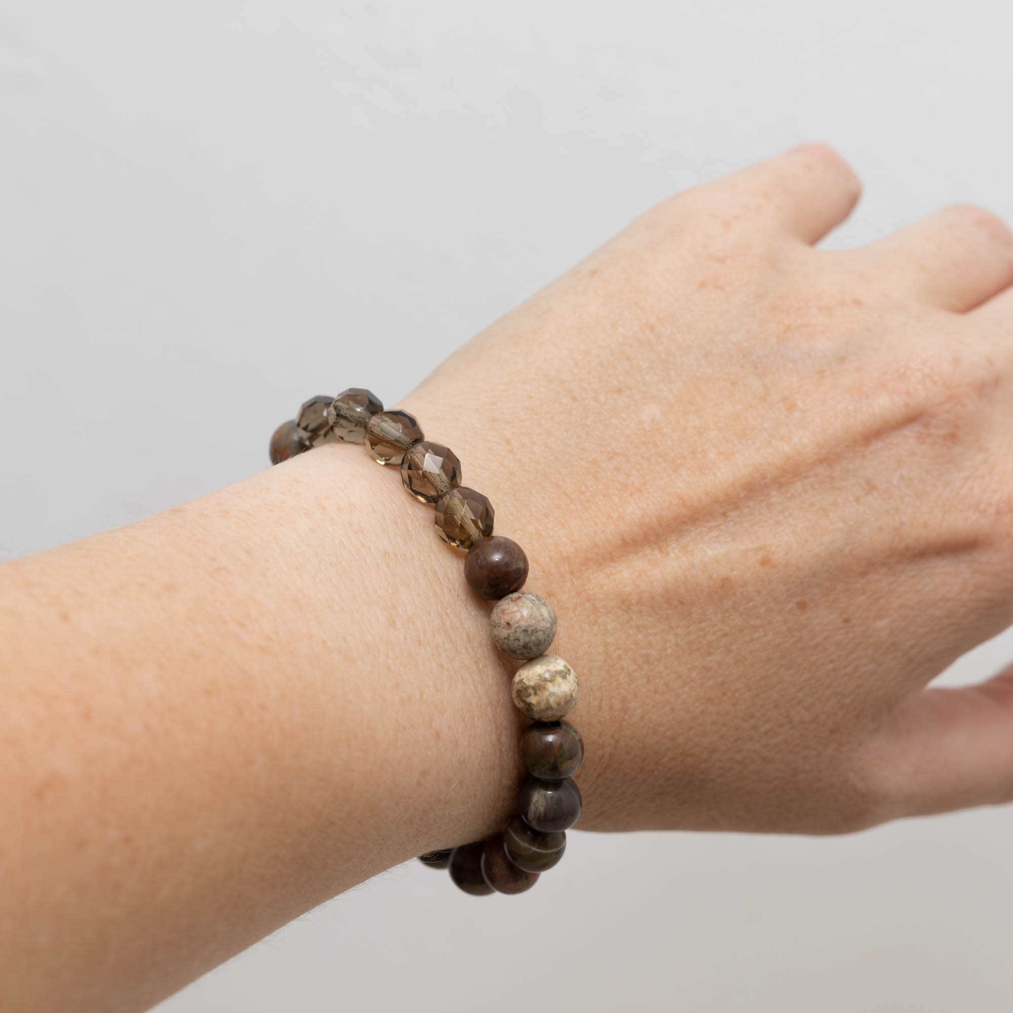 Unisex Edelstein-Armband mit Gobi-Achat und facettierten Glasperlen – natürliche Eleganz für Alltag und besondere Anlässe.