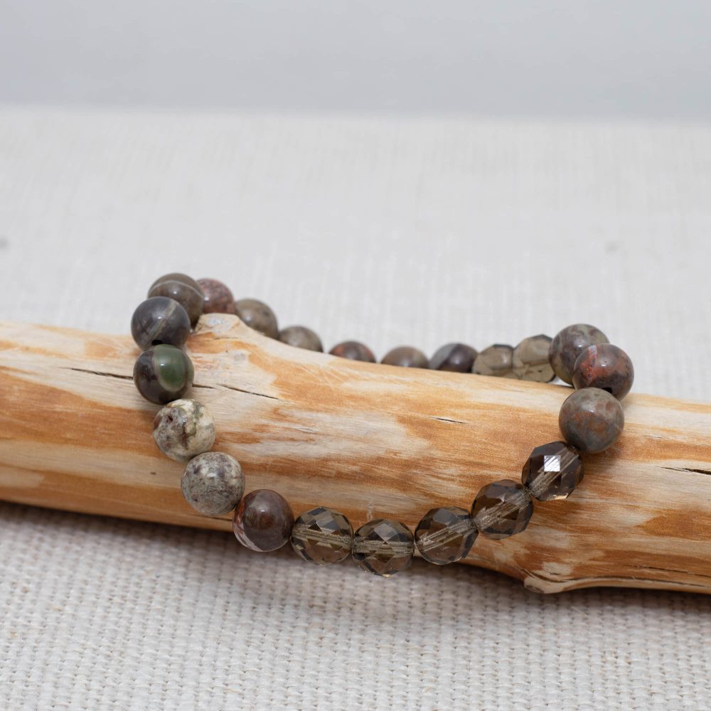 Unisex Edelstein-Armband mit Gobi-Achat und facettierten Glasperlen – natürliche Eleganz für Alltag und besondere Anlässe.