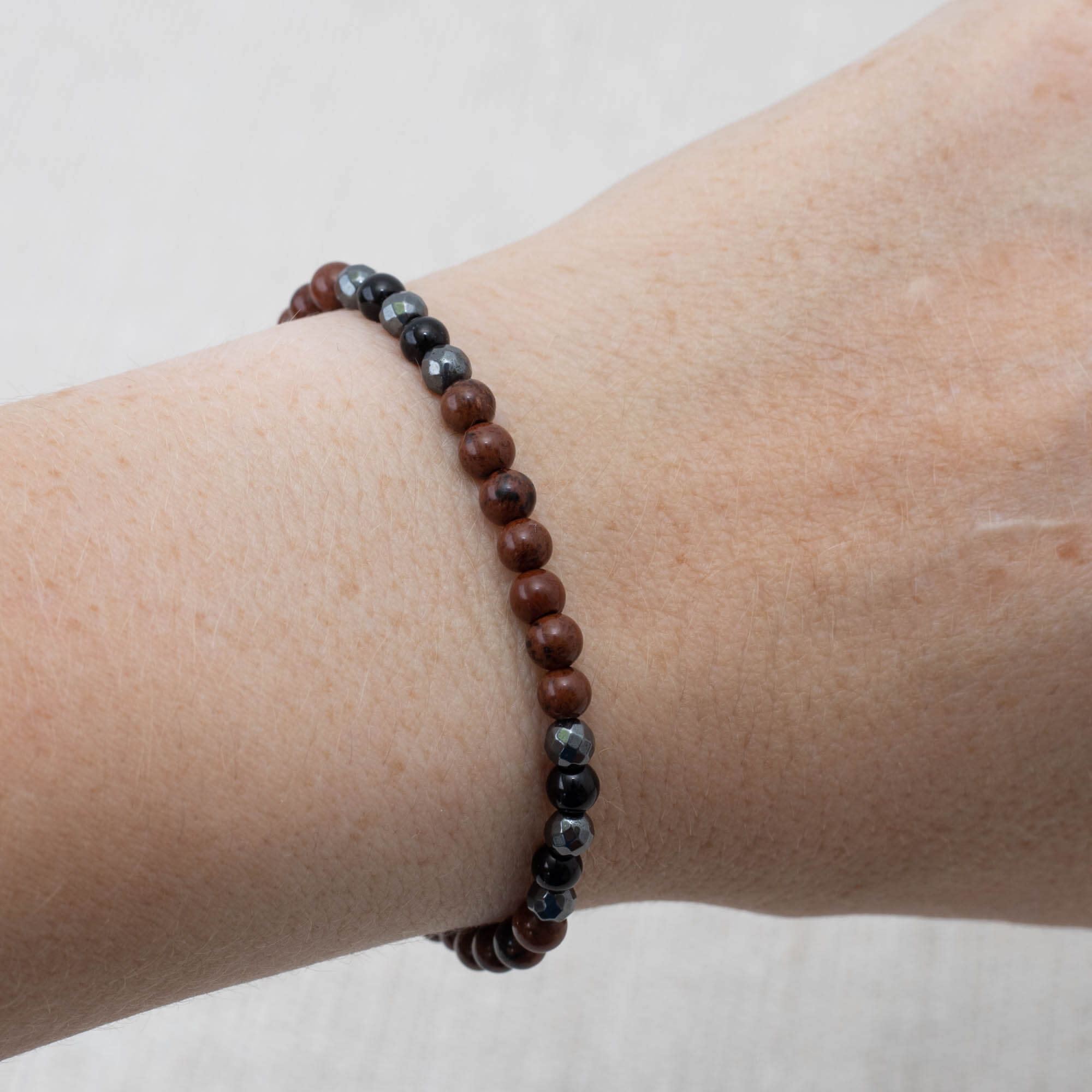 Minimalistisches Armband aus Mahagoni-Obsidian, Schwarzem Achat und Hämatit