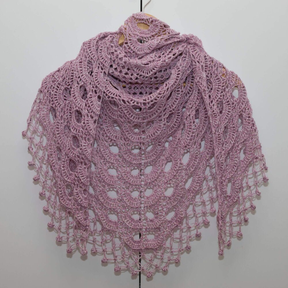 Gehäkeltes rosa Dreieckstuch handgemacht aus weichem Garn