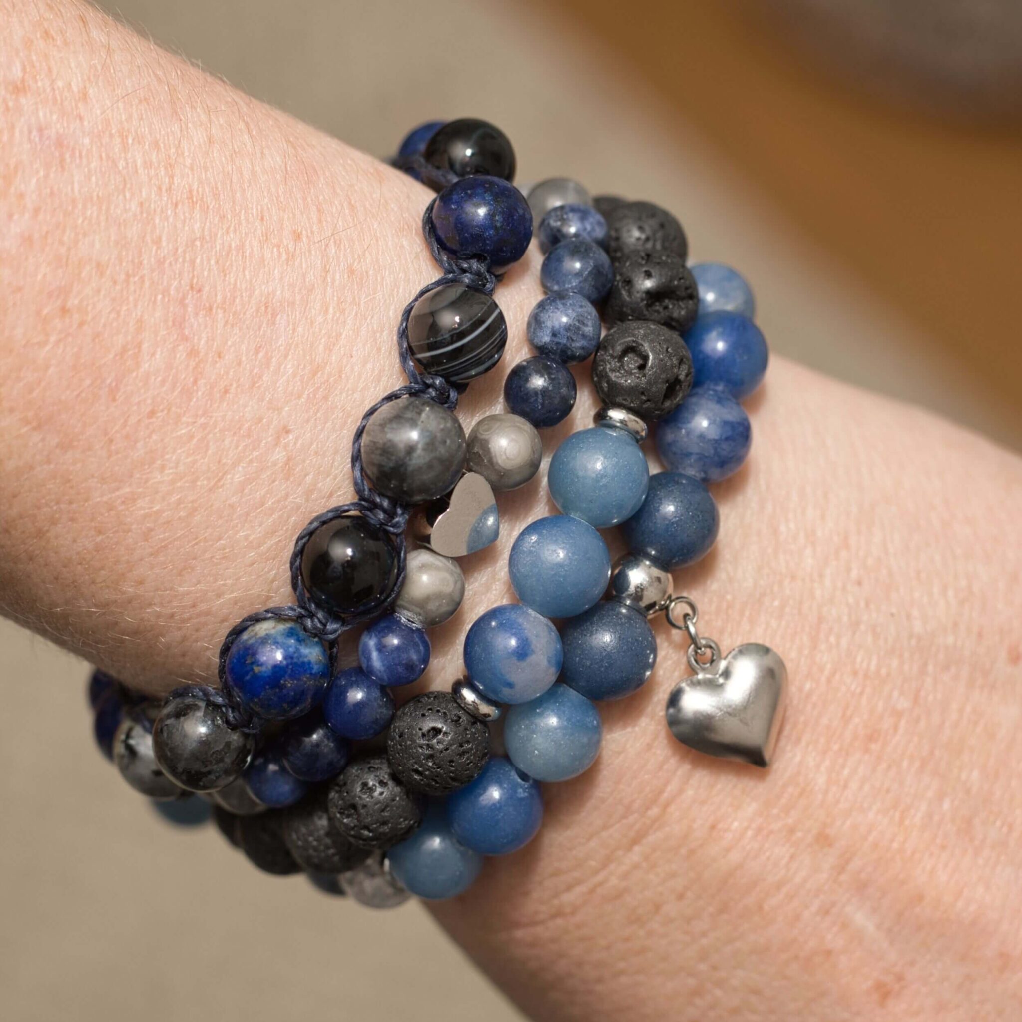 Elegantes Damenarmband aus blauem Aventurin, Sodalit und Kristall mit Edelstahlperlen und Herzanhänger
