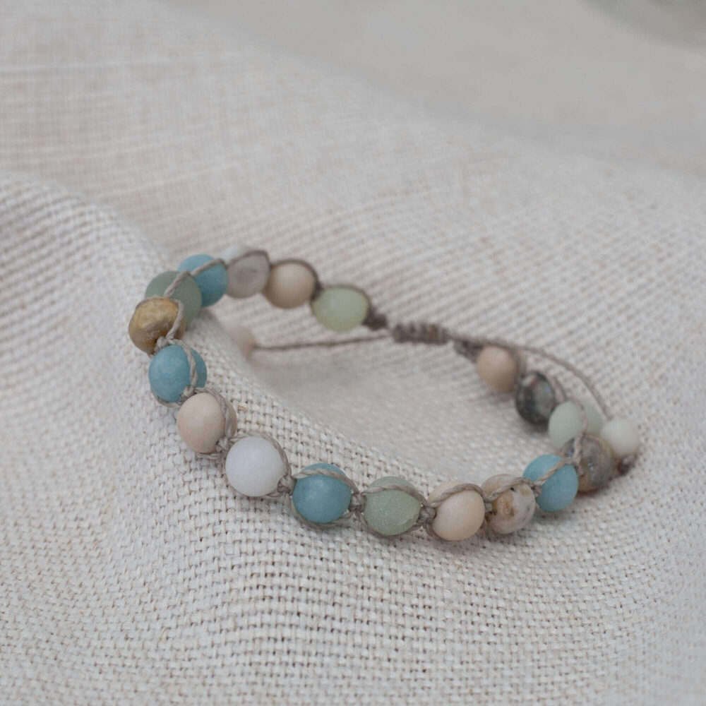 Shamballa Armband aus Aquamarin, Achat, Amazonit und Flussstein – stilvoll, natürlich und voller positiver Energie.