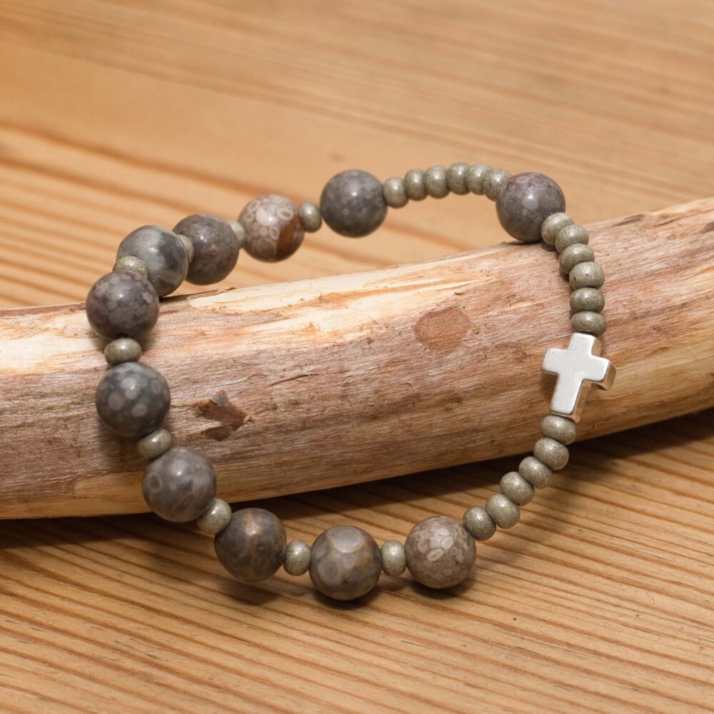 Rosenkranz Armband mit Hämatit Kreuz aus Maifanit und Glasperlen