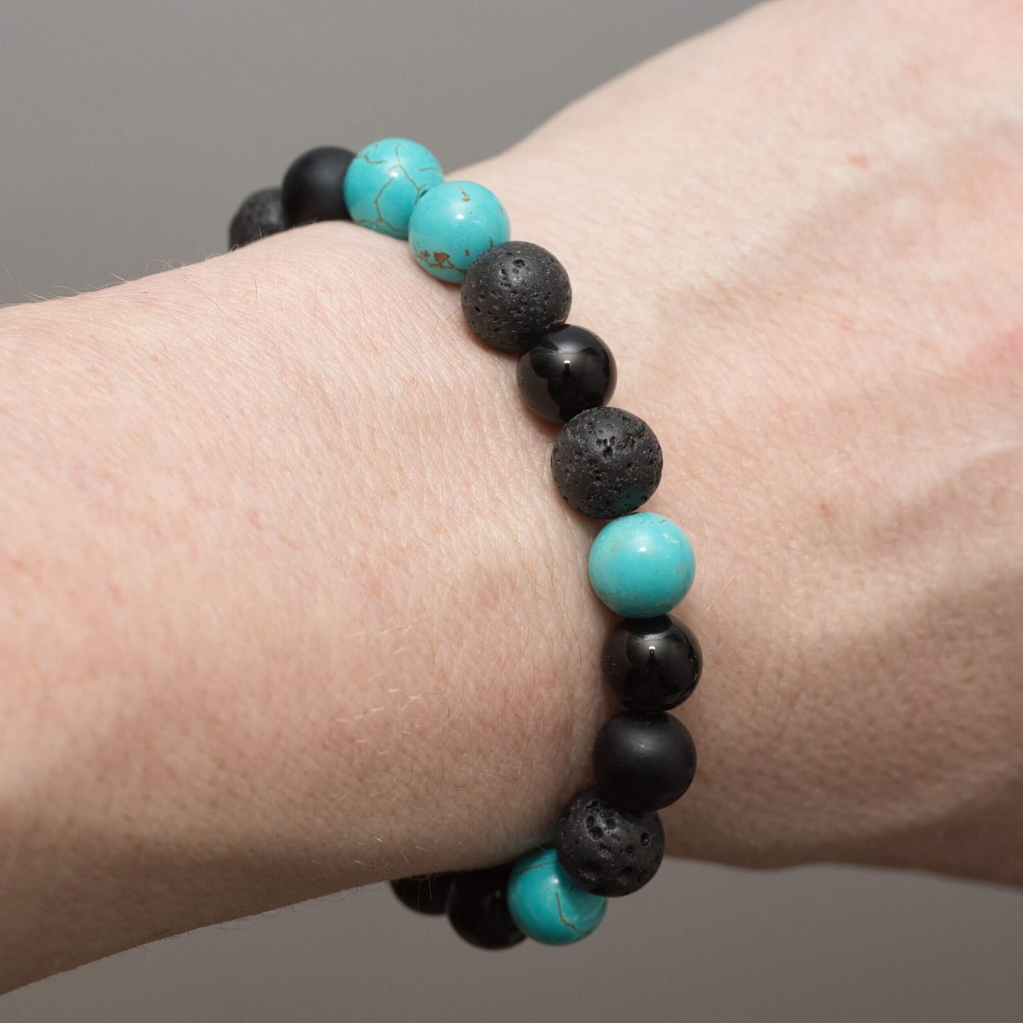 Erdung & Balance Edelstein Armband – Lava, Onyx, Achat, Turquenit, Unisex Perlenarmband in Blau und Schwarz