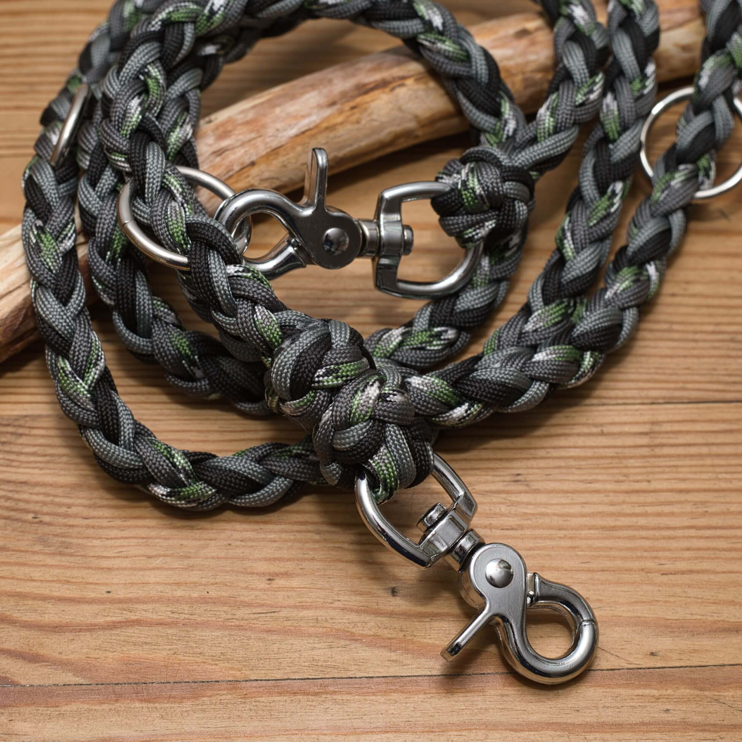 Paracord Hundeleine 8-fach in Schwarz Grün Grau, standard oder verstellbar mit stabilem Griff