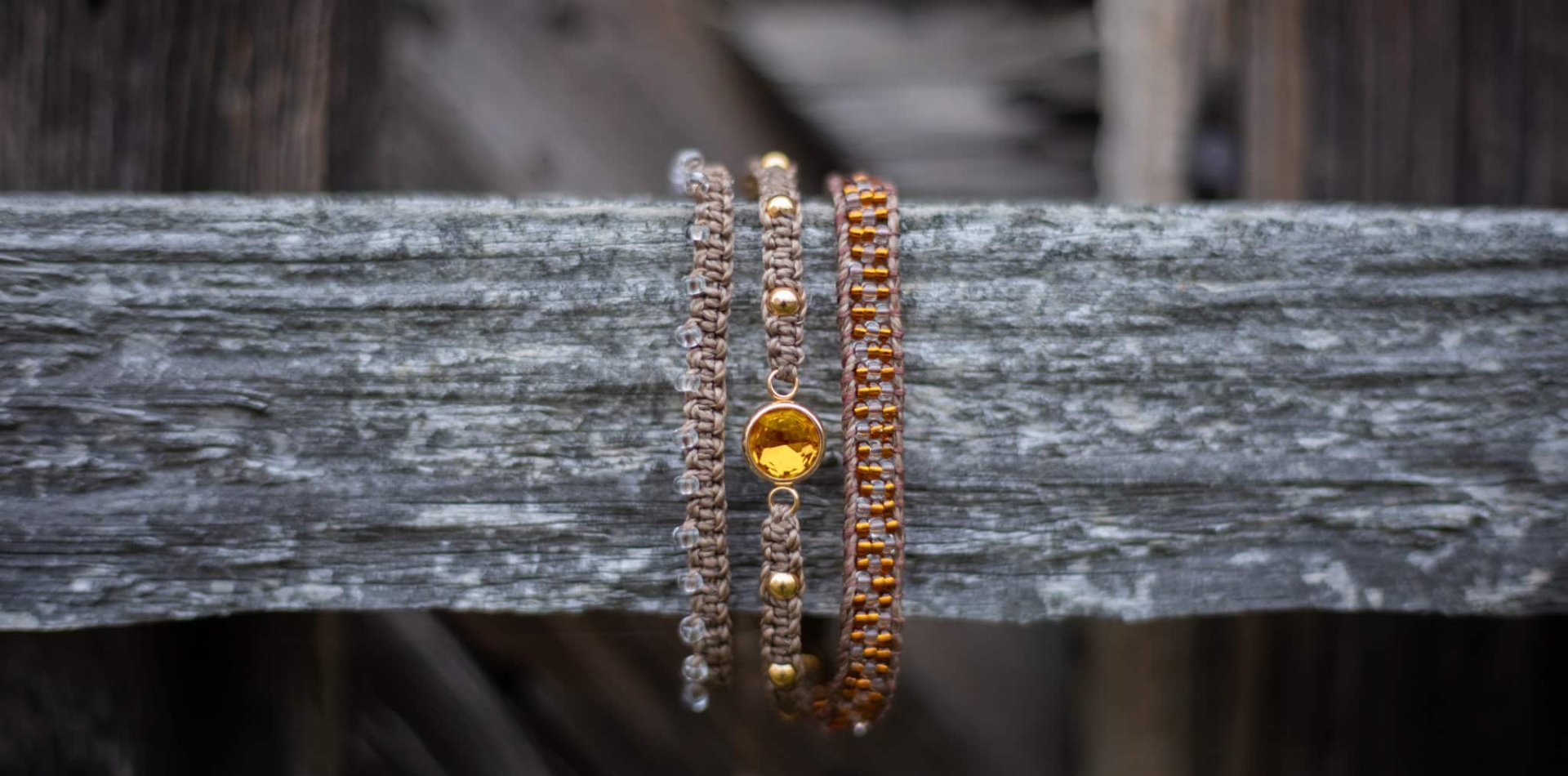 handmade-damsky-wrap-naramok-z-mineralov-polodrahokamov-mayak-golden-eye-C_1